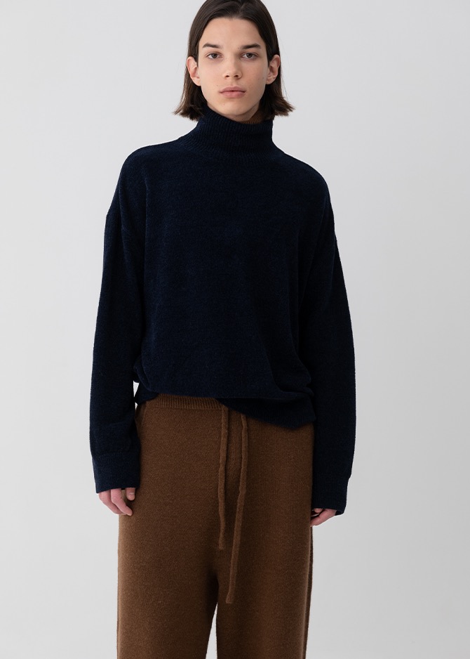 CONTRASTING LAYERED HIGH NECK KNIT [NAVY]